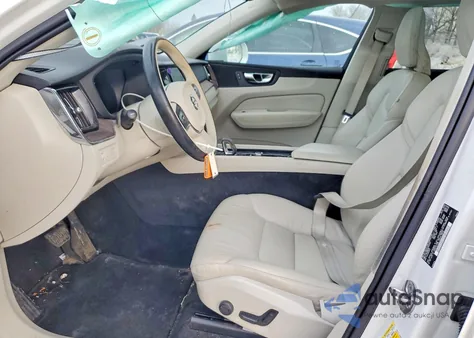 2022 Volvo Xc60 B5 Momentum z USA, uszkodzony, nr VIN YV4L12RKXN1032169